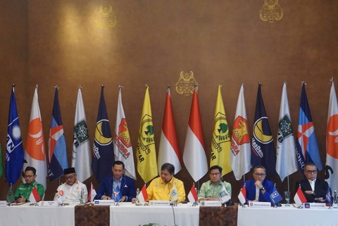 Sejumlah pimpinan Partai memberikan keterangan pers terkait pertemuan delapan Partai Politik di Hotel Darmawangsa, Jakarta pada Minggu (8/1/2023). Foto: Iqbal Firdaus/kumparan