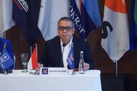 Waketum NasDem Ahmad Ali memberikan keterangan pers terkait pertemuan delapan Partai Politik di Hotel Darmawangsa, Jakarta pada Minggu (8/1/2023). Foto: Iqbal Firdaus/kumparan