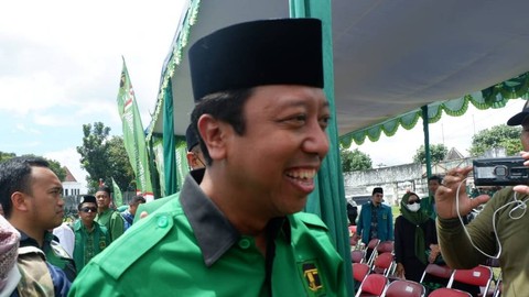 Eks Ketum PPP Romahurmuziy saat acara Silaturahmi Akbar PPP DIY di Stadion Kridosono, Kota Yogyakarta, Minggu (8/1). Foto: Arfiansyah Panji Purnandaru/kumparan