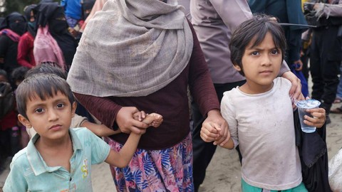 Anak-anak pengungsi Rohingya yang baru mendarat di Aceh Besar. Foto: Suparta/acehkini