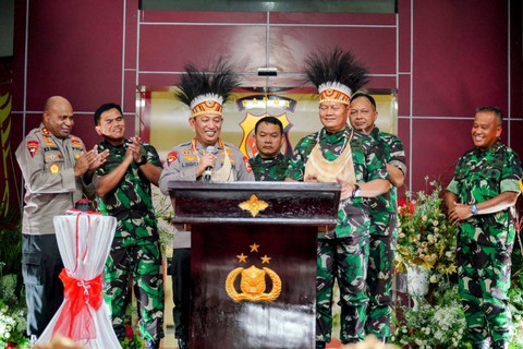 Kapolri dan Panglima TNI resmikan Polda Papua Baru. Foto: Dok. Polri