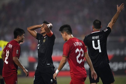 Pemain Timnas Indonesia Fachruddin Aryanto bereaksi usai gagal membobol gawang Timnas Vietnam dalam pertandingan leg 2 babak semifinal Piala AFF 2022 di Stadion Nasional My Dinh, Hanoi, Vietnam, Senin (9/1/2023). Foto: Aditya Pradana Putra/ANTARA FOTO