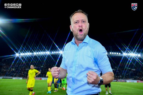 Alexandre Polking (Mano Poelking) usai laga Thailand vs Malaysia dalam leg kedua semifinal Piala AFF 2022 di Thammasat Stadium, Pathum Tani, 10 Januari 2023. Foto: Facebook/changsuek