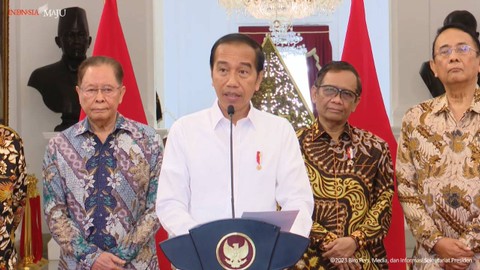 Presiden Joko Widodo memberikan keterangan pers terkait penyerahan laporan Penyelesaian Non-yudisial Pelanggaran HAM Berat di Masa Lalu. Foto: Youtube/Sekretariat Presiden