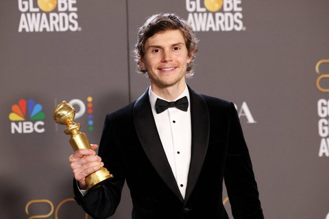 Evan Peters mendapat Penghargaan Golden Globe Tahunan ke-80 di The Beverly Hilton, Beverly Hills, California. Foto: Mario Anzuoni/REUTERS