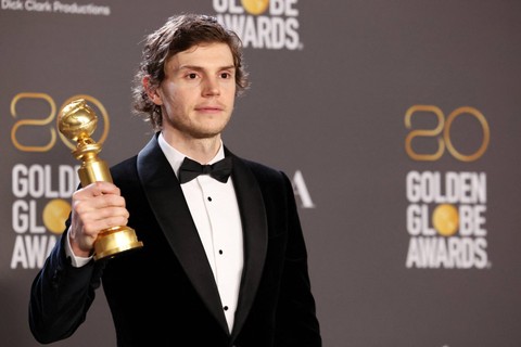 Evan Peters mendapat Penghargaan Golden Globe Tahunan ke-80 di The Beverly Hilton, Beverly Hills, California. Foto: Mario Anzuoni/REUTERS