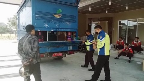 Kendaraan yang terlibat kecelakan di Jalan dr Wahidin, turut Kelurahan Kepatihan, Kecamatan Bojonegoro Kota, Kabupaten Bojonegoro, Jawa Timur. Rabu (11/01/2023). (Foto: Dok Istimewa)