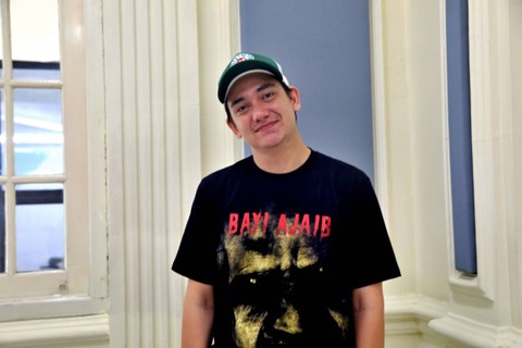 Cast Film Bayi Ajaib, Adipati Dolken, saat media visit ke kantor kumparan, Rabu (12/1/2023). Foto: Melly Meiliani/kumparan