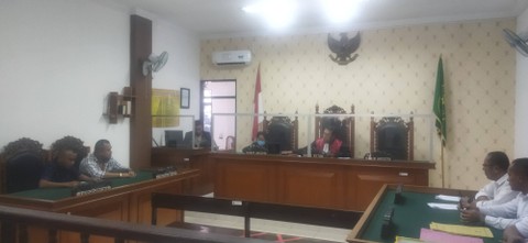 Keterangan foto:Suasana sidang perdana permohonan praperadilan atas penetapan dua tersangka dalam kasus penimbunan BBM.