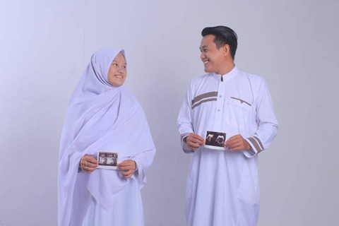 Deuis Rustiani Fatimah-Dede Berry, pasangan dari taaruf online. Foto: Dok. Istimewa