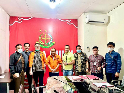 Penyerahan tersangka dan barang bukti kasus investasi bodong KSP Sejahtera Bersama di Kejari Kota Bogor. Foto: Dok. Istimewa
