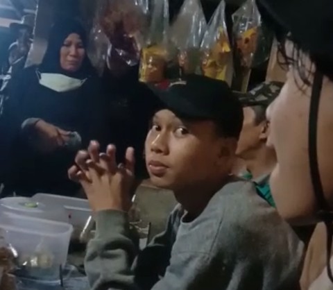 Screenshot video penyelamatan 6 pelajar SMAN 4 Kota Bukittinggi di Ngarai Sianok.