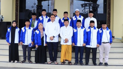 Kapolda Aceh Irjen Ahmad Haydar berfoto bersama dengan kontingen Aceh untuk Pekan Olahraga dan Seni Nahdlatul Ulama (Porseni NU) di Solo, Jawa Tengah, 15-21 Januari 2023. Foto: Dok. Polda Aceh