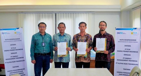PT PLN Energi Primer Indonesia (PLN EPI) menandatangani nota kesepahaman (MoU) dengan PT Energy Management Indonesia (PT EMI) dan PT Alpha Rizki Teknologi (Artekno) untuk pengembangan dan pengelolaan biomassa. Foto: PLN