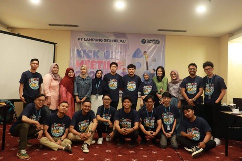 Tim PT Lampung Geh Helau menggelar Kick Off Meeting 2023 di Hotel Golden Tulip Springhill, Bandar Lampung. | Foto : Muh Ikwan/ Lampung Geh