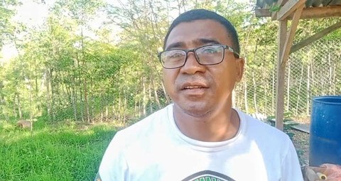 Keterangan foto: Ketua Kelompok Penangkar Rusa Timor Mesi Roa, Apolonaris Ratu.