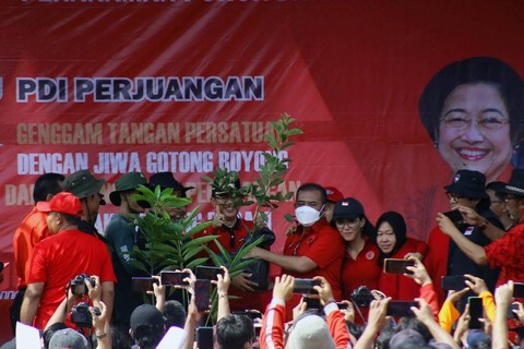 Rangkaian HUT ke-50 PDIP, DPD Jabar Tanam 50 Ribu Pohon di Tepi Sungai Kalimalang. Foto: Dok. PDIP