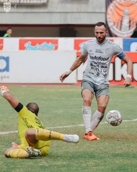 Pertandingan antara Persija vs Bali United dalam laga pekan ke-18 Liga 1 2022/23 di Stadion Patriot, Bekasi, Minggu (15/1/2023). Foto: Twitter/@BaliUtd