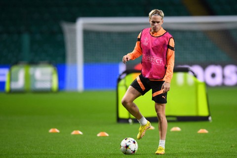 Penyerang Ukraina Shakhtar Donetsk Mykhaylo Mudryk mengambil bagian dalam sesi latihan tim di Celtic Park di Glasgow pada 24 Oktober 2022. Foto: Andy Buchanan/AFP