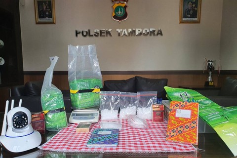 Barang bukti sabu 2,31 kilogram yang disita Polsek Tambora dari seorang pengedar berinisial AW alias Elung. Foto: Dok. Istimewa