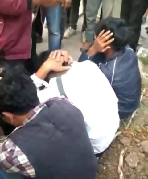 Tiga pelajar yang diamankan diduga hendak tawuran di Bandar Lampung. | Foto: ist