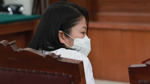 Terdakwa Putri Candrawathi tiba di ruang sidang Pengadilan Negeri Jakarta Selatan untuk menjalani sidang lanjutan dengan agenda sidang tuntutan dari Jaksa Penuntut Umum, Rabu (18/1/2023). Foto: Jamal Ramadhan/kumparan