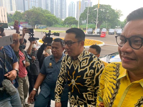 Gubernur Jabar Ridwan Kamil tiba di DPP Golkar untuk jadi kader. Foto: Paulina Herasmaranindar/kumparan