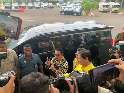 Gubernur Jabar Ridwan Kamil tiba di DPP Golkar untuk jadi kader. Foto: Paulina Herasmaranindar/kumparan