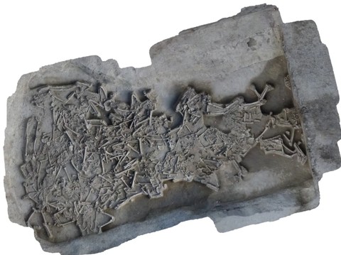 Gambar 3D dari lubang berisi puluhan kerangka tanpa kepala. Foto:  Dr Martin Furholt/Kiel University