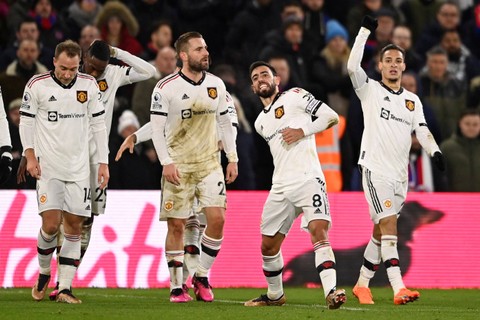 Selebrasi pemain Manchester United usai mencetak gol ke gawang Crystal Palace pada pertandingan lanjutan Liga Inggris di Stadion Selhurst Park, London, Inggris, Rabu (18/1/2023). Foto: Peter/REUTERS