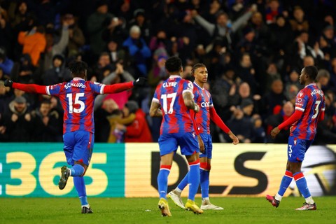 Selebrasi pemain Crystal Palace usai mencetak gol ke gawang Manchester United pada pertandingan lanjutan Liga Inggris di Stadion Selhurst Park, London, Inggris, Rabu (18/1/2023).   Foto: Peter Cziborra/REUTERS