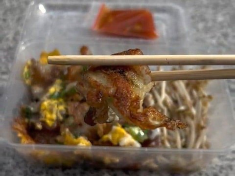 Menu oyster omelette ala Hoy Tod di Old Shanghai, Sedayu City, Jakarta Timur, Senin (16/1/2023). Foto: Monika Febriana/kumparan