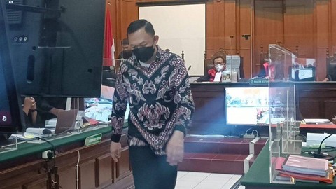 Eks Kapolres Malang, AKBP Ferli Hidayat jadi saksi dalam sidang pemeriksaan saksi kasus tragedi Kanjuruhan di PN Surabaya, Kamis (19/1/2022) . Foto: Farusma Okta Verdian/kumparan