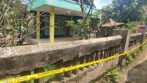 Suasana di rumah Solihin yang bunuh sembilan orang di Desa Gunungsari, Cianjur, pada Jumat (20/1).  Foto: Rachmadi Rasyad/kumparan