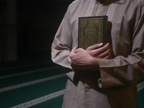 Ilustrasi lawan kata sidiq. Sumber: www.unsplash.com.