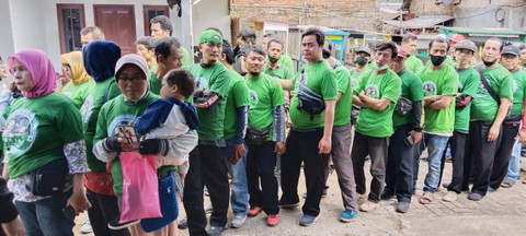 Ratusan driver ojol yang hendak mengambil kartu BPJS Ketenagakerjaan. Foto: Dok. Istimewa