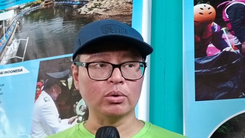 Direktur Utama PHR Jaffee Arizon Suardin dalam acara Aksi Susur Sungai dan Gerakan Bersih Sungai Ciliwung di KOpi CIliwung (KOCI), Sabtu (21/1/2023).  Foto: Narda Margaretha Sinambela/kumparan