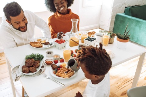 Ilustrasi Sarapan Bersama Keluarga. Sumber: Unsplash.com/Jimmy Dean
