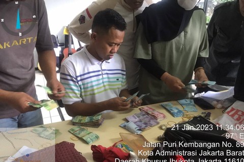 Dinas sosial Kota Administrasi Jakarta Selatan membawa pengemis dan pengamen ke Panti Sosial. Foto: Dok. Istimewa