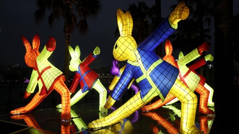 Sydney merayakan Imlek dengan instalasi seni zodiak Tionghoa, seperti pajangan ini pada Februari 2019