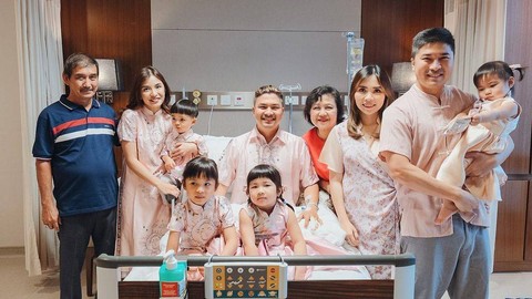 Chelsea Olivia rayakan imlek bareng keluarga. Foto: Instagram/@chelseaoliviaa