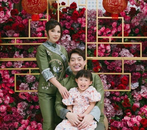 Edric Tjandra rayakan imlek bareng keluarga. Foto: Instagram/@edrictjandra