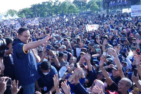 Anies Baswedan Jalan Sehat di Bandung, Minggu (22/1/2023). Foto: Dok. NasDem