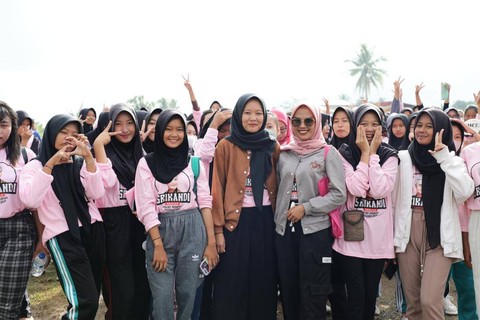Ratusan perempuan di Kabupaten Way Kanan mengikuti kegiatan jalan sehat pagi yang digelar Srikandi Ganjar Lampung. Foto: Dok. Istimewa