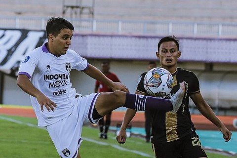 Dewa United melawan Persita Tangerang pada laga lanjutan LIga 1 di Indomilk Arena, Kab. Tangerang, Minggu (22/1). Foto: Twitter/@Persitajuara