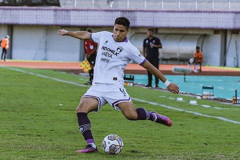 Dewa United melawan Persita Tangerang pada laga lanjutan LIga 1 di Indomilk Arena, Kab. Tangerang, Minggu (22/1).   Foto: Twitter/@Persitajuara