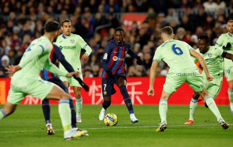 Ousmane Dembele dari FC Barcelona saat melawan Getafe di Camp Nou, Barcelona, Spanyol. Foto: Albert Gea/Reuters