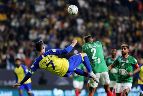 Cristiano Ronaldo dari Al Nassr saat melawan Al Ettifaq di Mrsool Park, Riyadh, Saudi Arabia. Foto: Ahmed Yosri/Reuters