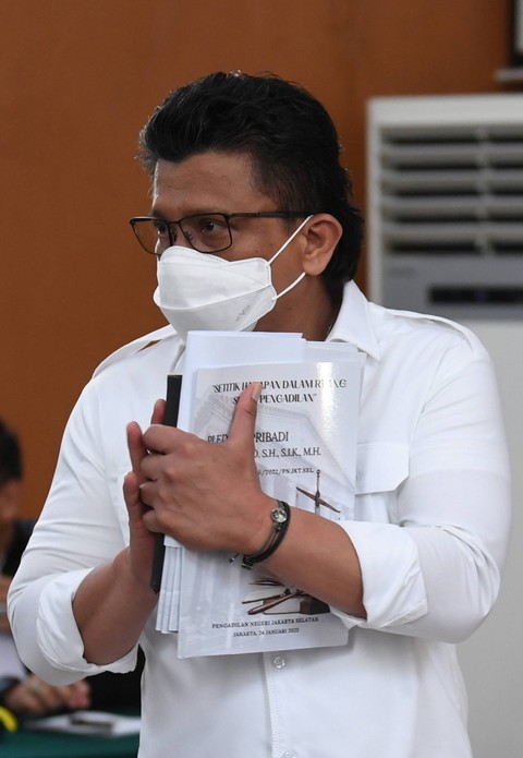 Terdakwa kasus dugaan pembunuhan berencana Brigadir Yosua, Ferdy Sambo mengikuti sidang lanjutan di PN Jakarta Selatan, Jakarta, Selasa (24/1/2023). Foto: Akbar Nugroho Gumay/ANTARA FOTO