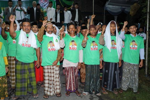 Relawan Santrine Abah Ganjar (SAG) menggelar istigasah, selawat, dan doa bersama di Tempursari, Kelurahan Sambirejo, Kecamatan Geger, Kabupaten Madiun, Jatim.  Foto: Dok. Istimewa